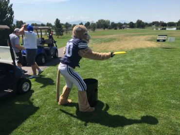 Cosmo Cougar plays Can Jam Frisbee at the golf tournament